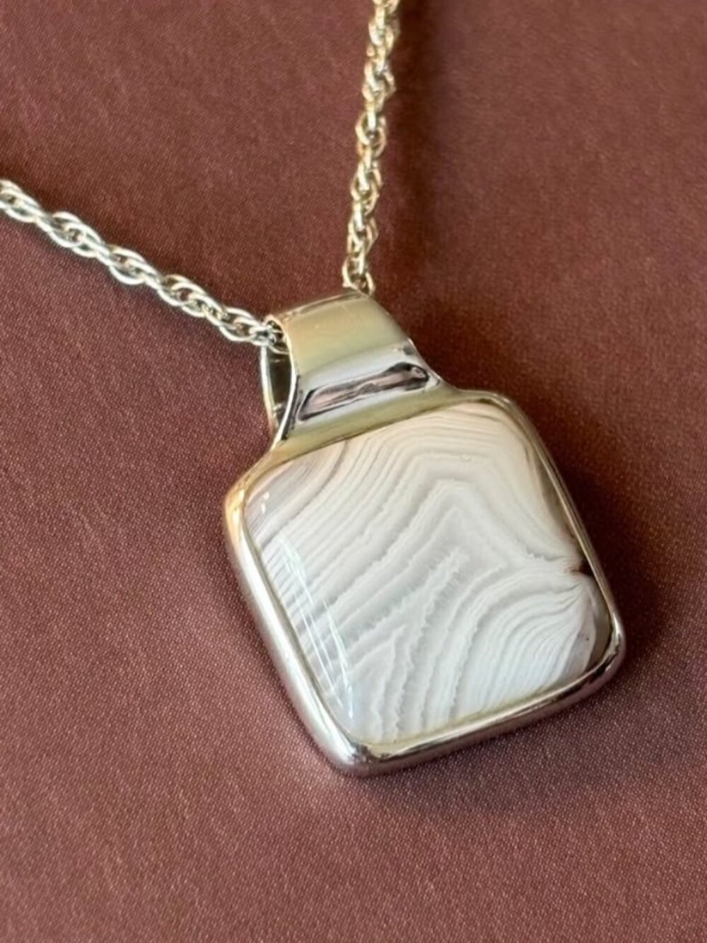 Sterling Silver 925 Banded White Agate Pendant Necklace